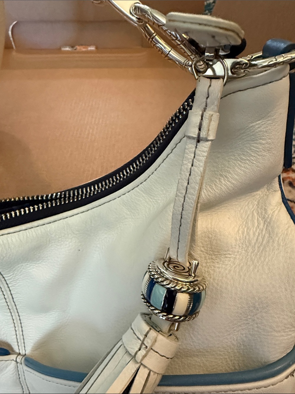 EUC Brighton white Cabana LUMINA purse with dust cover and original box - Picture 7 of 14